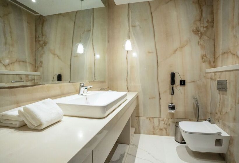 בית מלון כפרי Seven Eleven Club