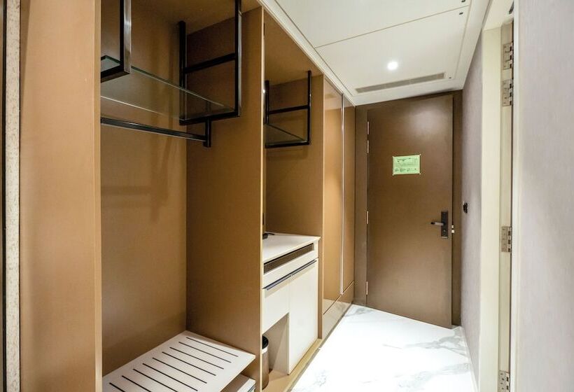 בית מלון כפרי Seven Eleven Club