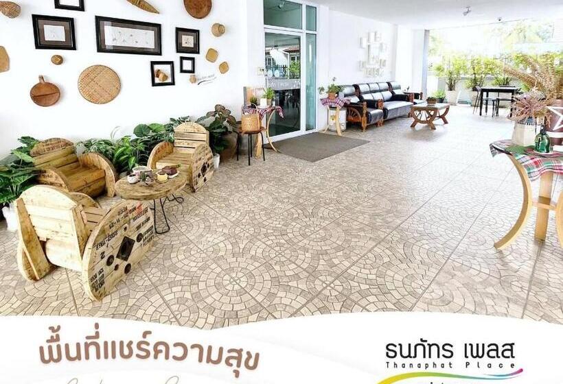 בית מלון כפרי Thanaphat Place