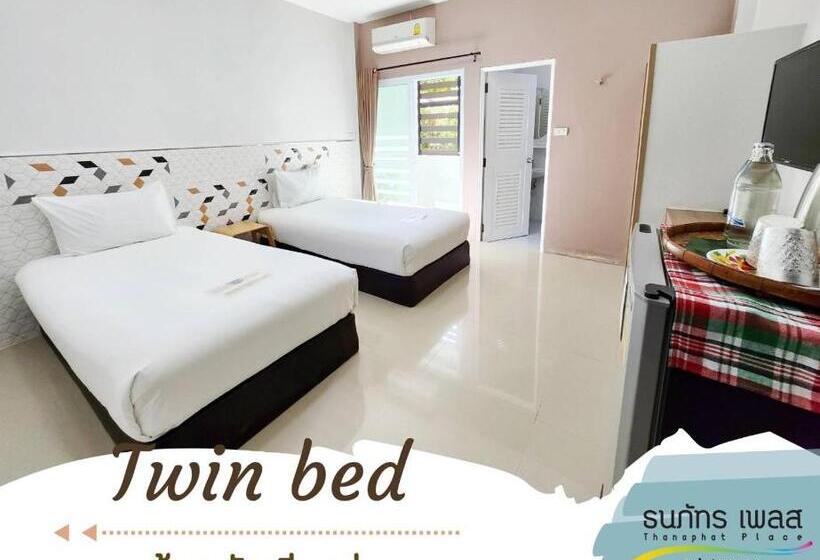 호텔 Thanaphat Place