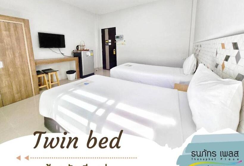 호텔 Thanaphat Place