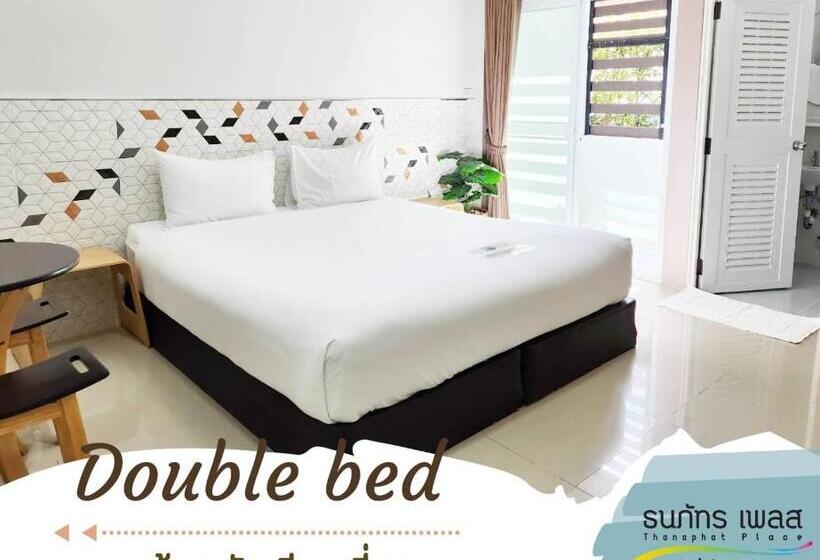 호텔 Thanaphat Place