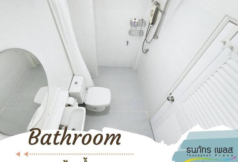 호텔 Thanaphat Place