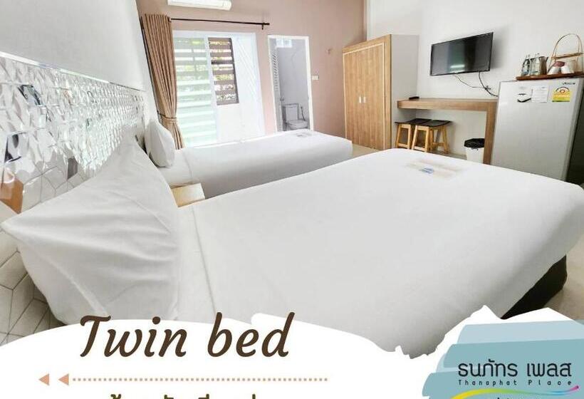 호텔 Thanaphat Place