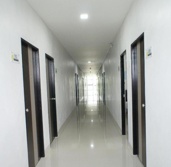 호텔 Thanaphat Place