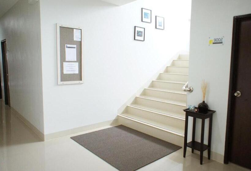 호텔 Thanaphat Place