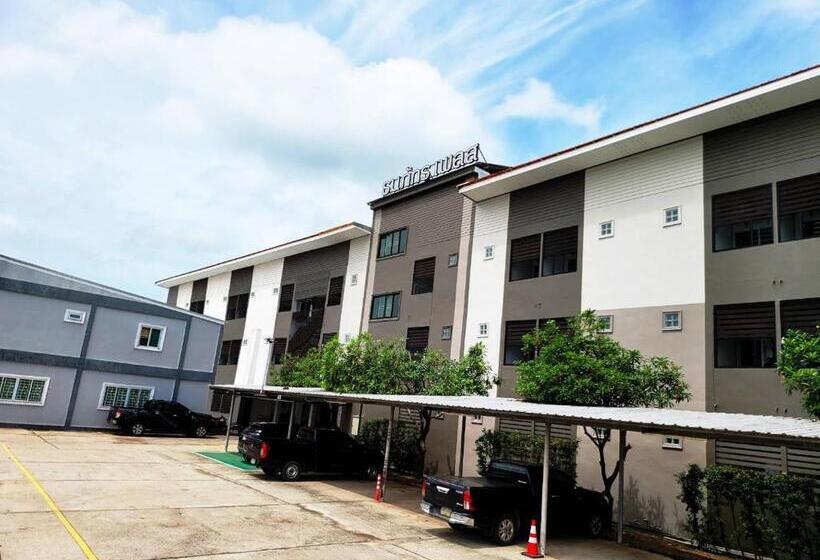 호텔 Thanaphat Place