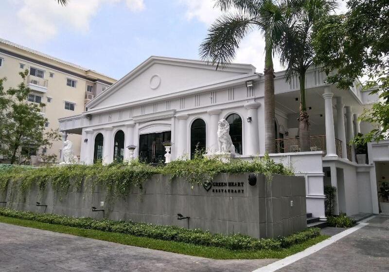 ホテル The Green View