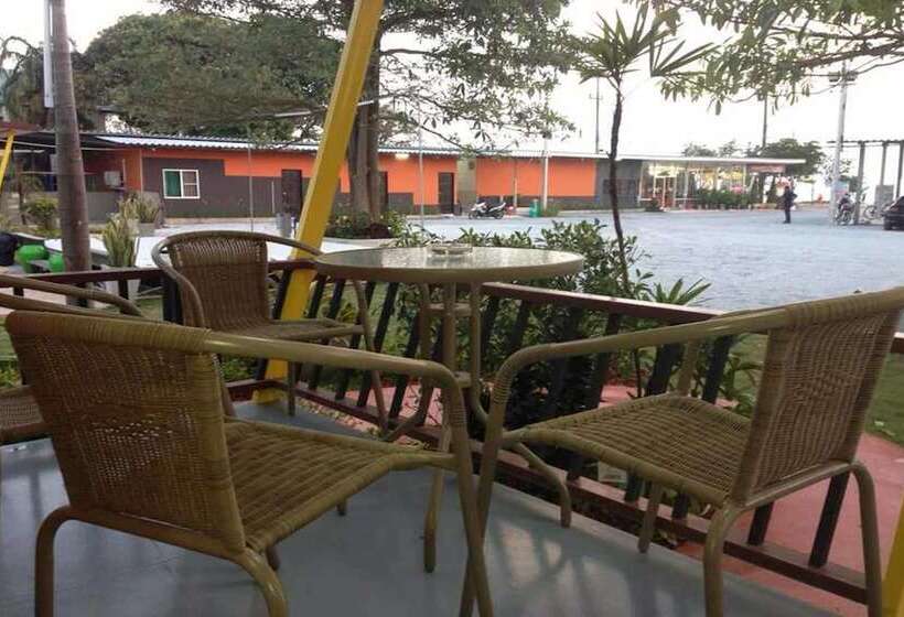 בית מלון כפרי The Toy Art Resort