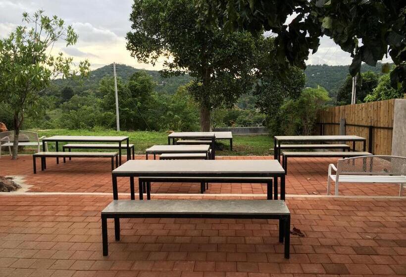 בית מלון כפרי Twelve Oclock Resort