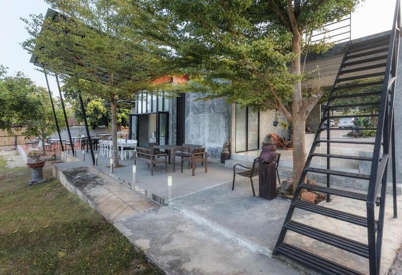 בית מלון כפרי Twelve Oclock Resort