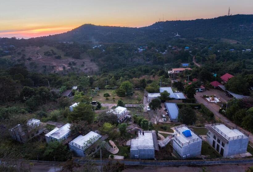 בית מלון כפרי Twelve Oclock Resort