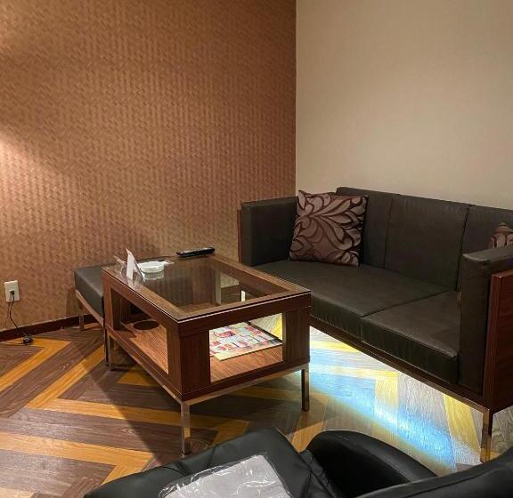 فندق Venus Kanie