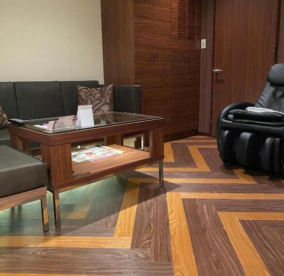 فندق Venus Kanie