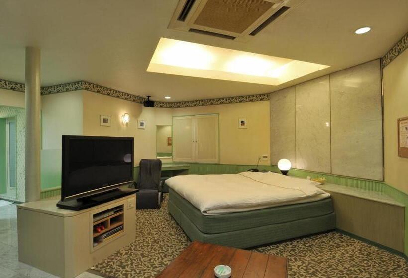 فندق Venus Kanie