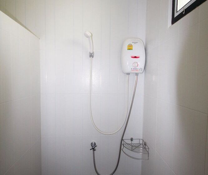 فندق Wangthong Beach Resort