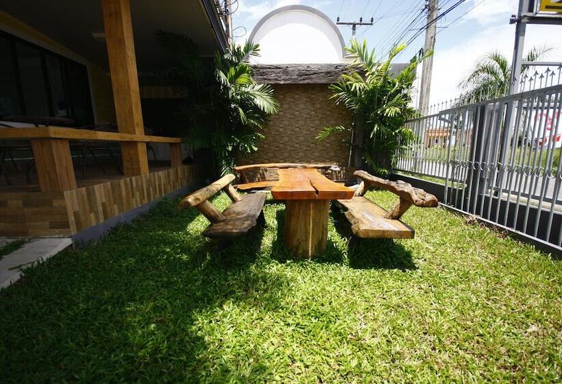 فندق Wangthong Beach Resort