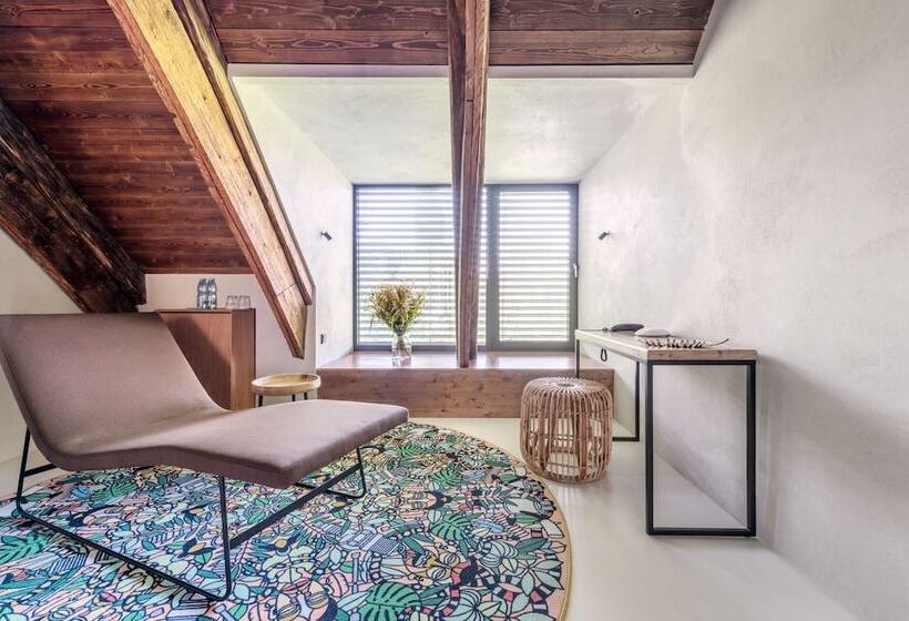 Szálloda Yard Resort