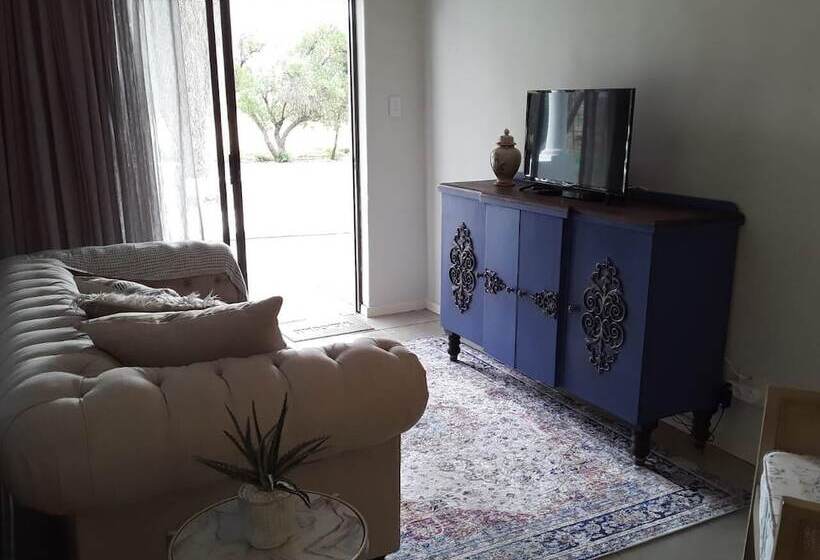 פנסיון Dellville Country House