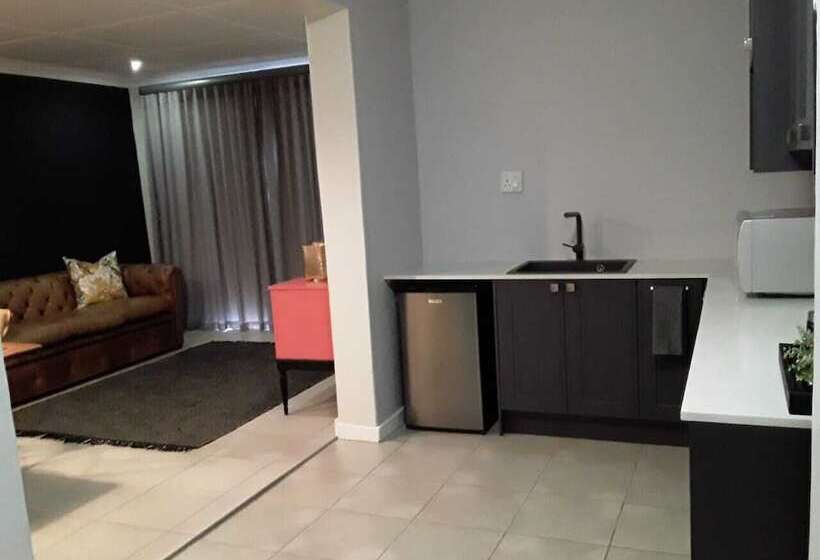 פנסיון Dellville Country House