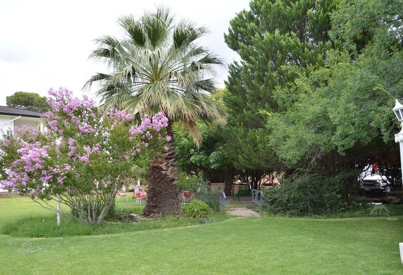 פנסיון Dellville Country House