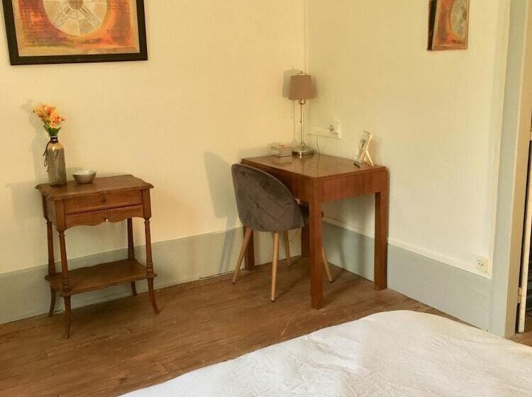 פנסיון Presque Au Chateau