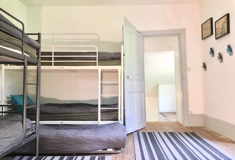 פנסיון Presque Au Chateau