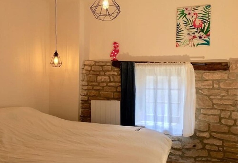 פנסיון Presque Au Chateau