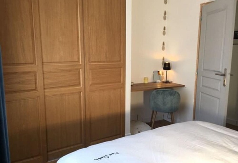 פנסיון Presque Au Chateau