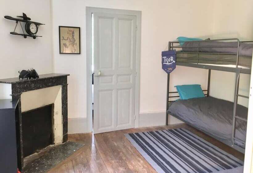 פנסיון Presque Au Chateau