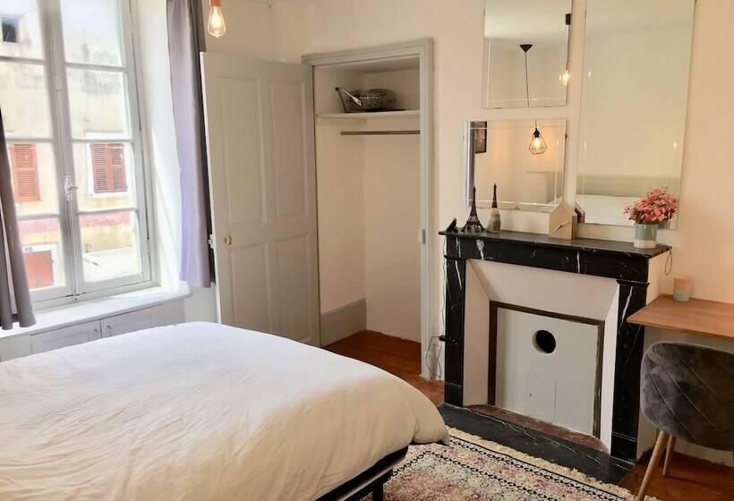 פנסיון Presque Au Chateau