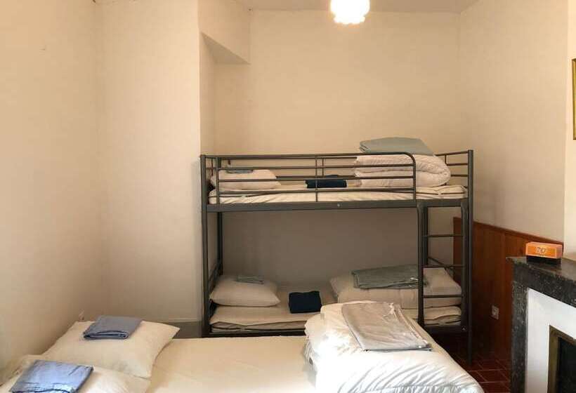 פנסיון Presque Au Chateau