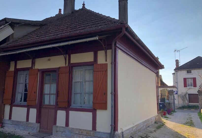 פנסיון Presque Au Chateau