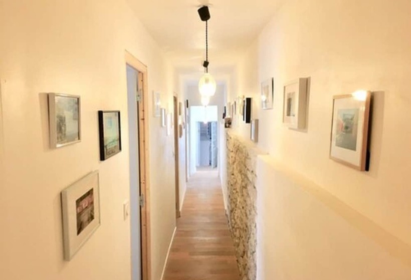 פנסיון Presque Au Chateau