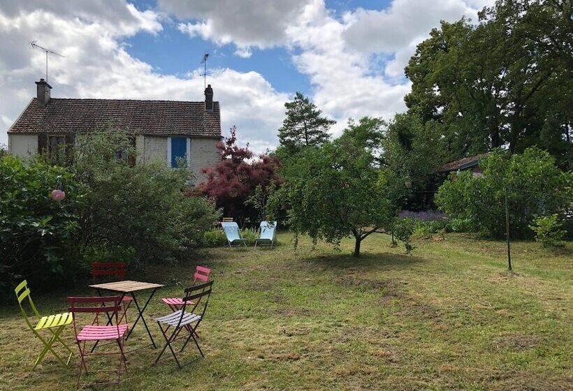 פנסיון Presque Au Chateau