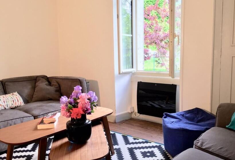 פנסיון Presque Au Chateau