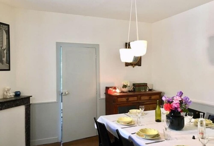 פנסיון Presque Au Chateau