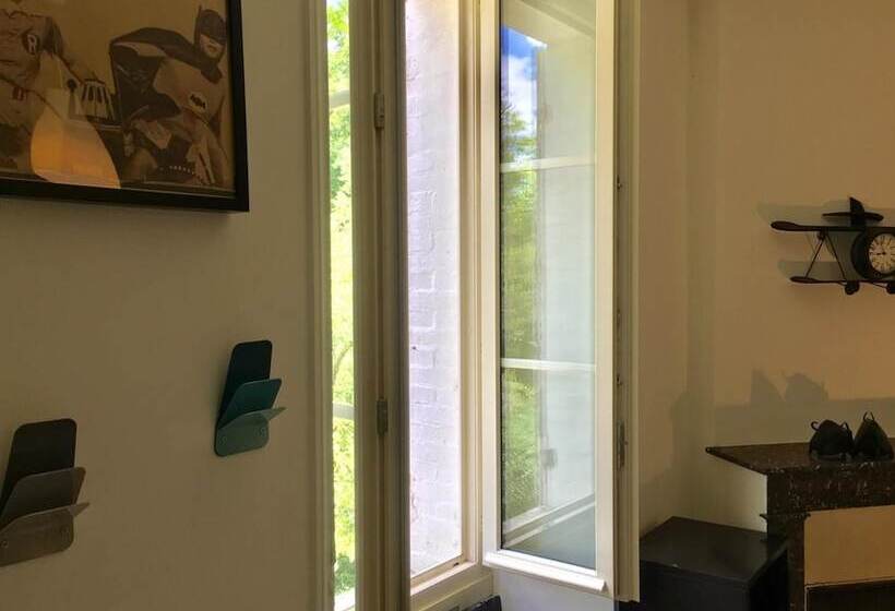 פנסיון Presque Au Chateau