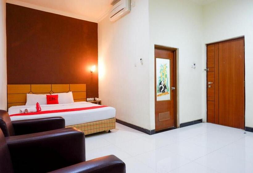 پانسیون Reddoorz Near Monumen Habibi Ainun