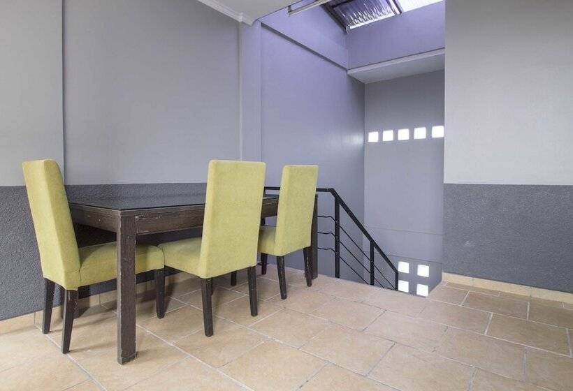 Пансион Reddoorz Near Siloam Karawaci 2