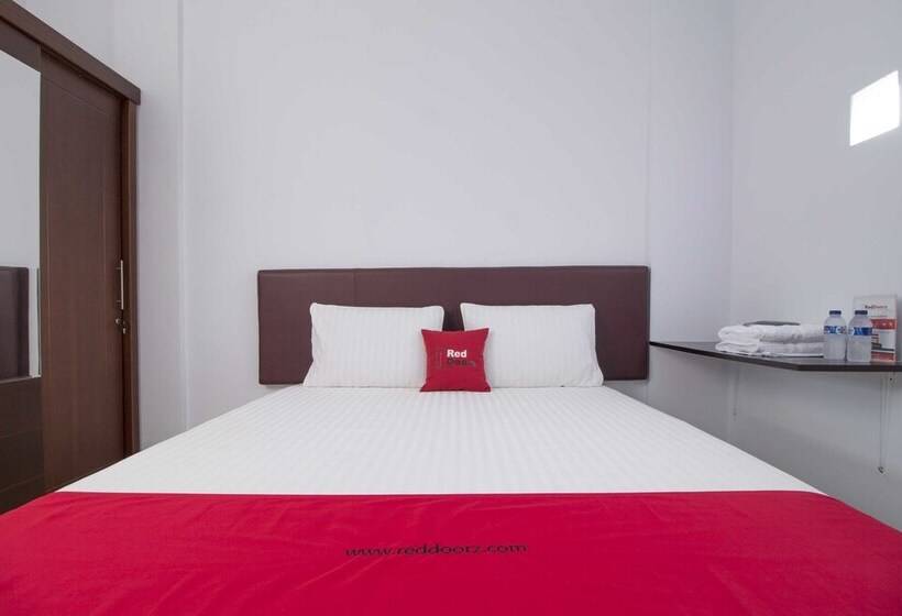 Пансион Reddoorz Near Siloam Karawaci 2