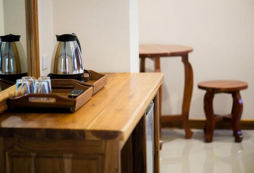 بنسيون Thongphaphum River