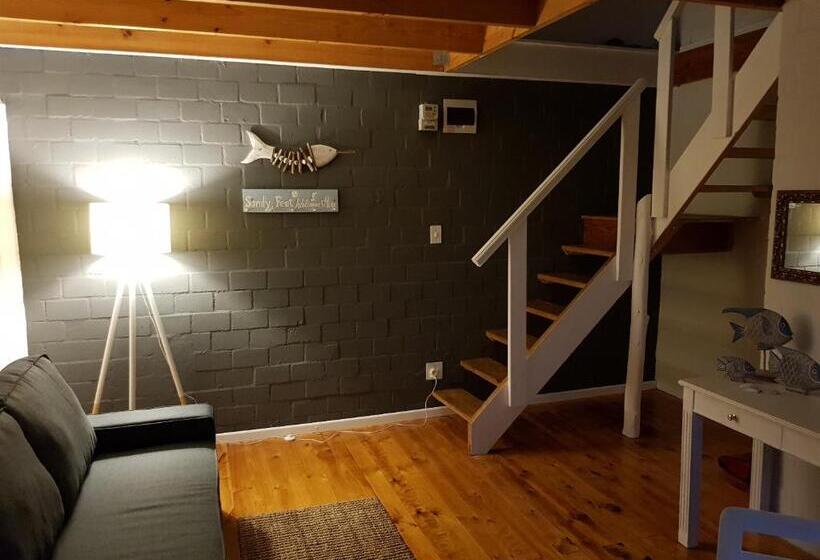 펜션 West Coast Seaside Getaway