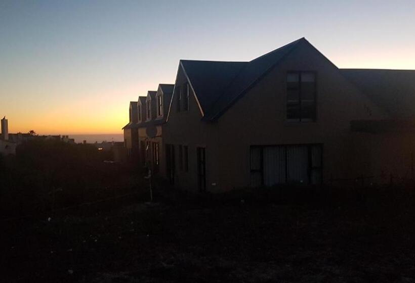 Пансион West Coast Seaside Getaway