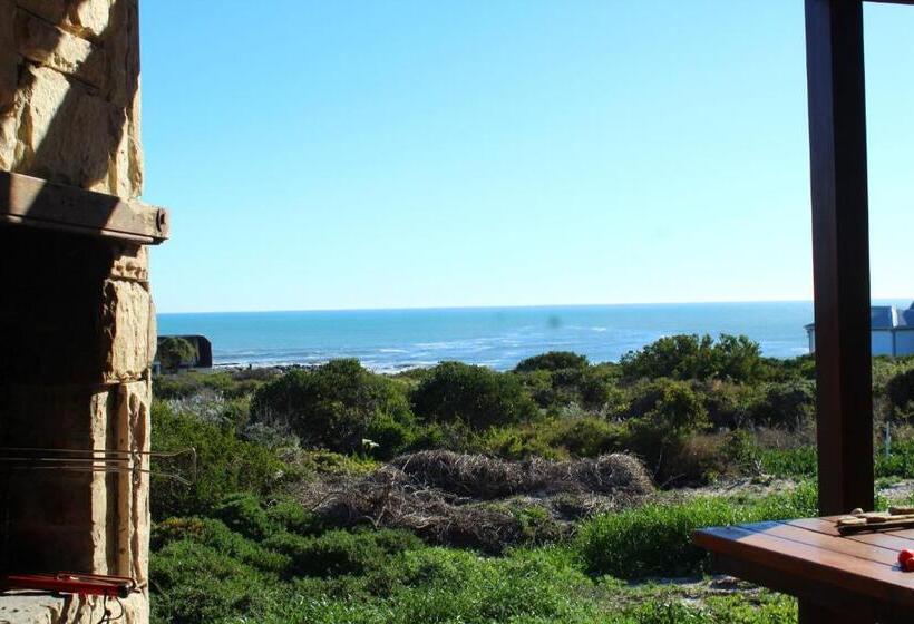 펜션 West Coast Seaside Getaway