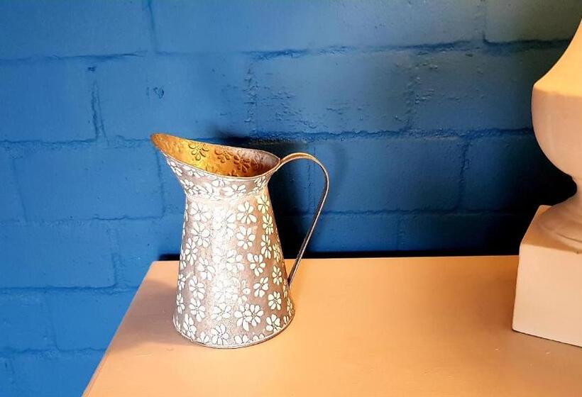 펜션 West Coast Seaside Getaway