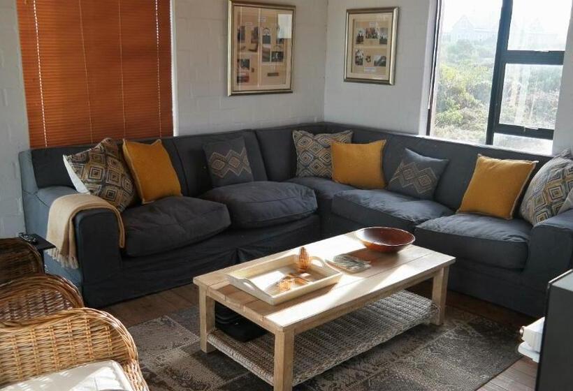 펜션 West Coast Seaside Getaway