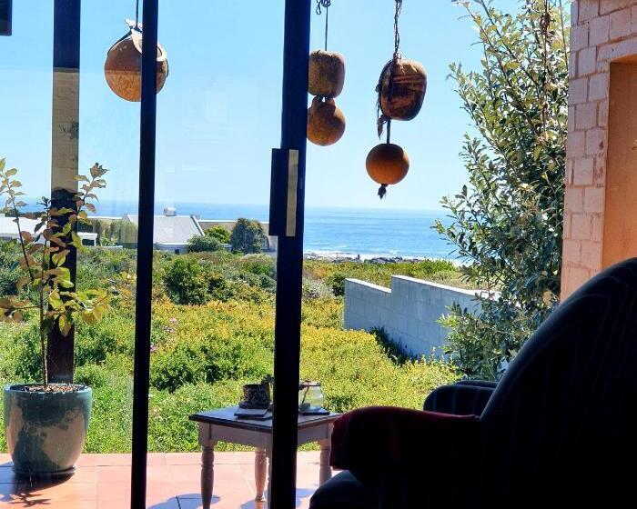 펜션 West Coast Seaside Getaway