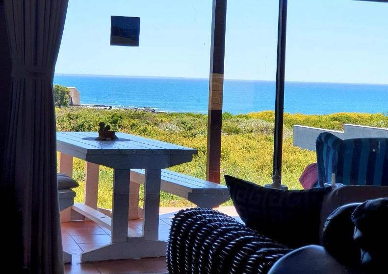 펜션 West Coast Seaside Getaway