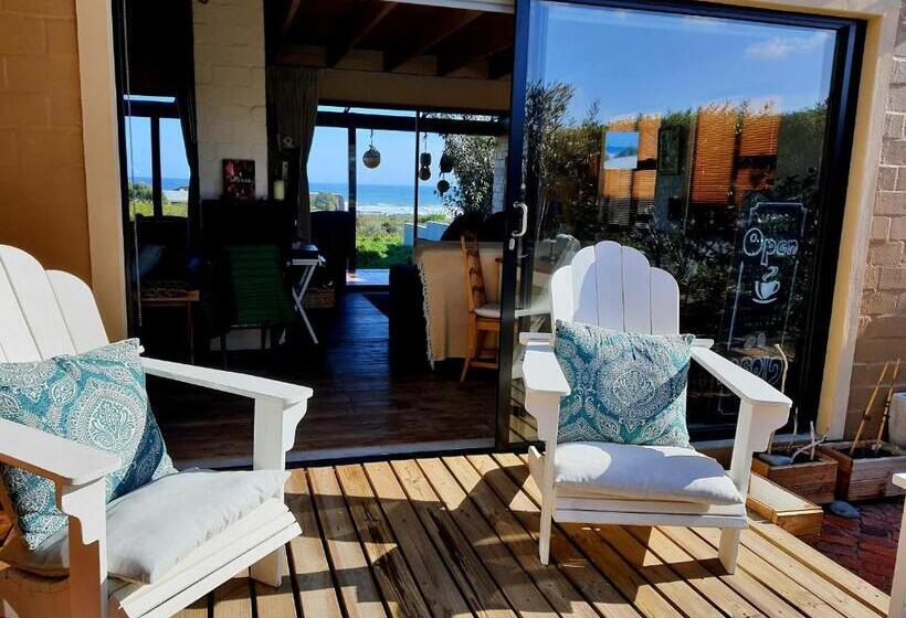 Пансион West Coast Seaside Getaway